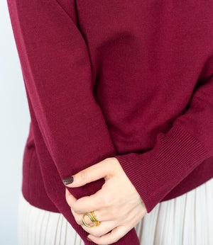 コンパクトVネックニット