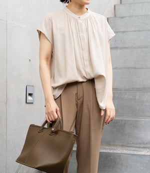 とろみバンドカラーブラウス