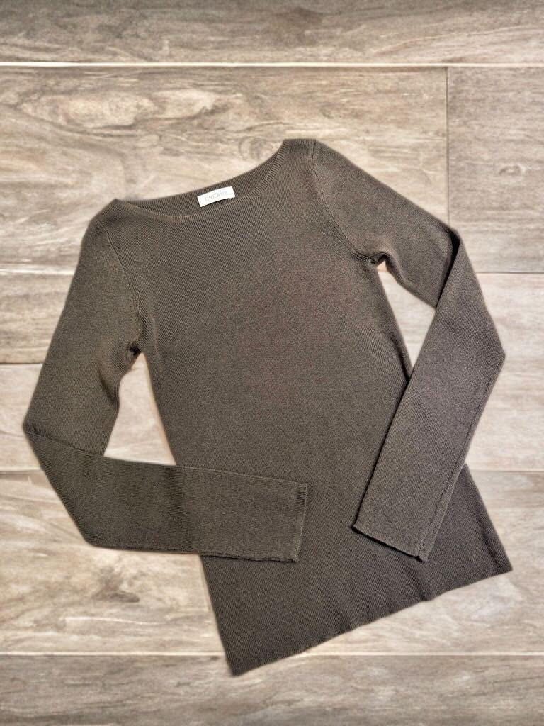 ベーシックラウンドネックニット