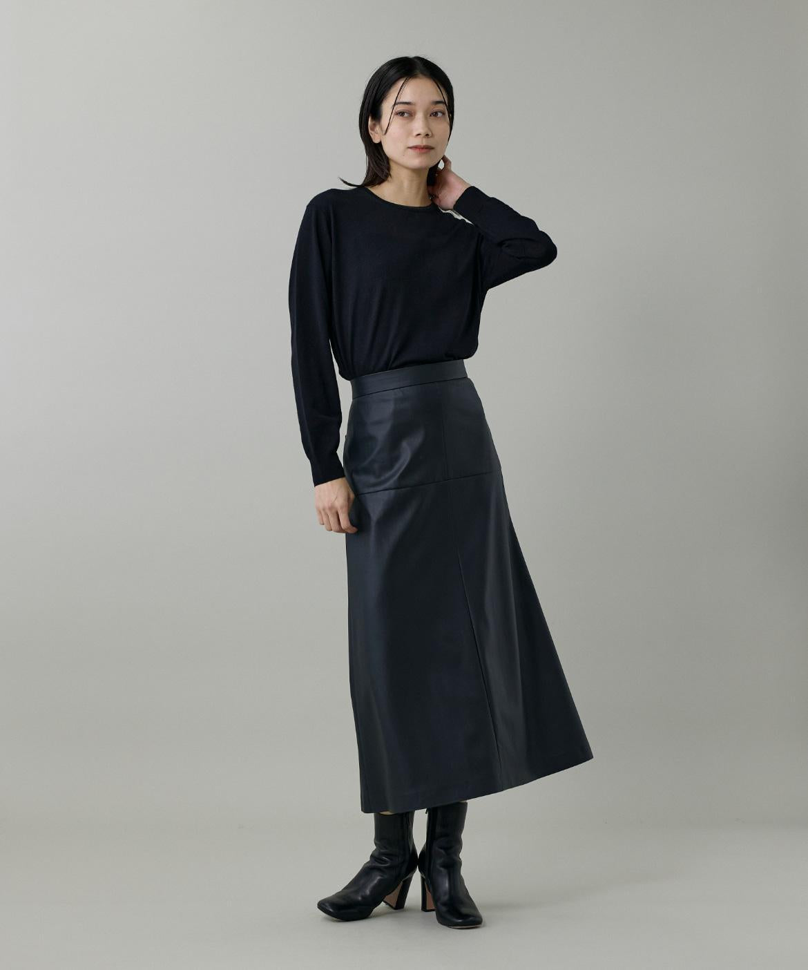 フェイクレザートラペーズスカート