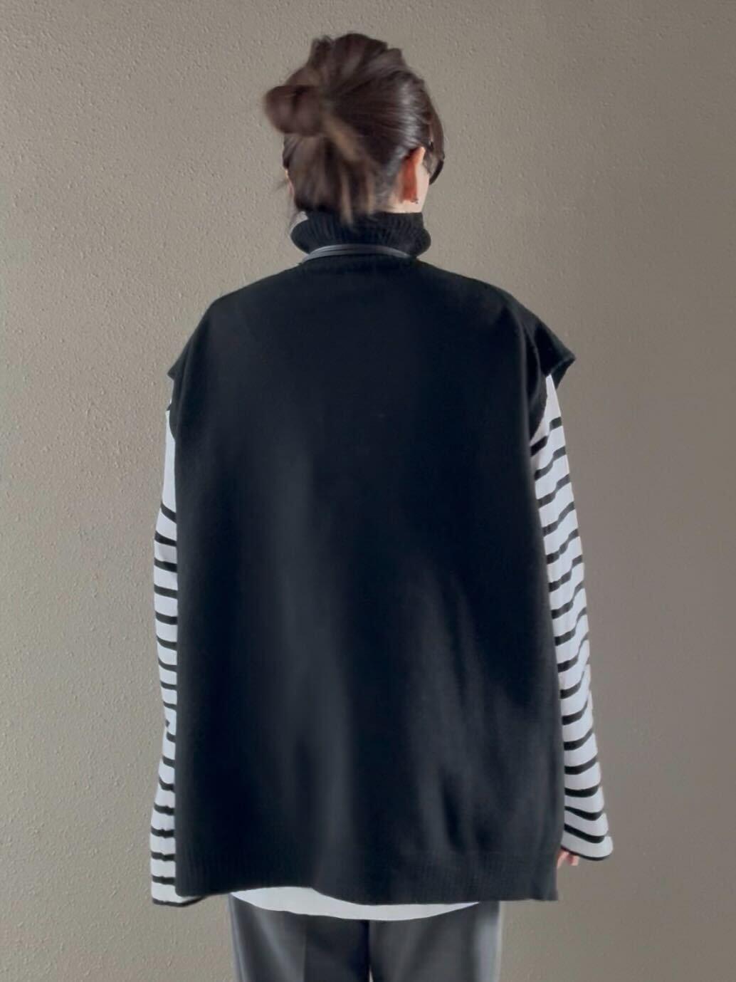 タートルネックスリットベスト