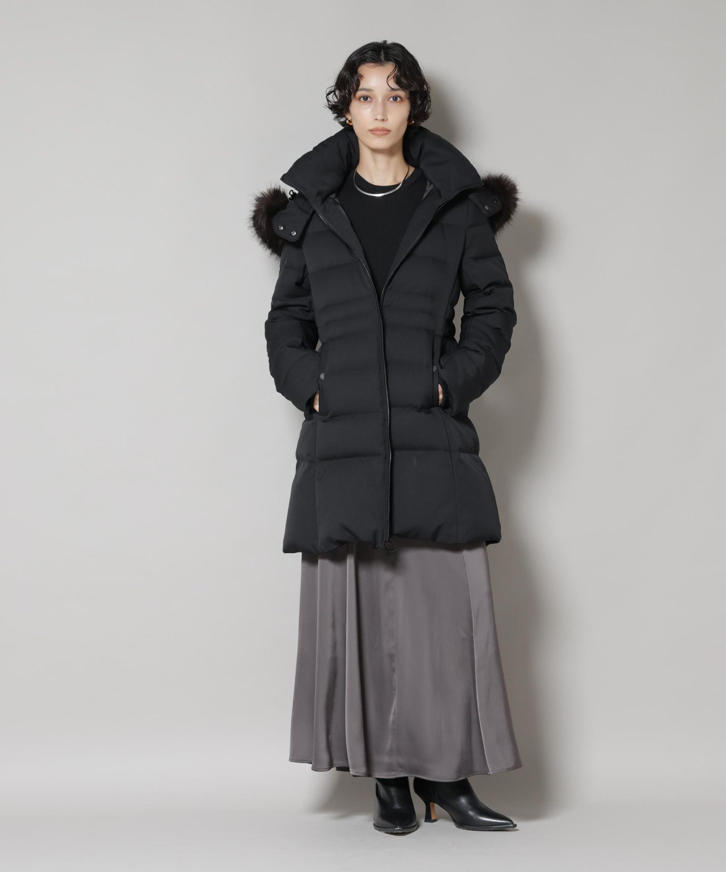 「西川ダウン(R)」サージロングダウン