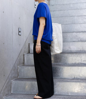 コクーンシルエットVネックニット