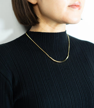 カーブバーモチーフネックレス