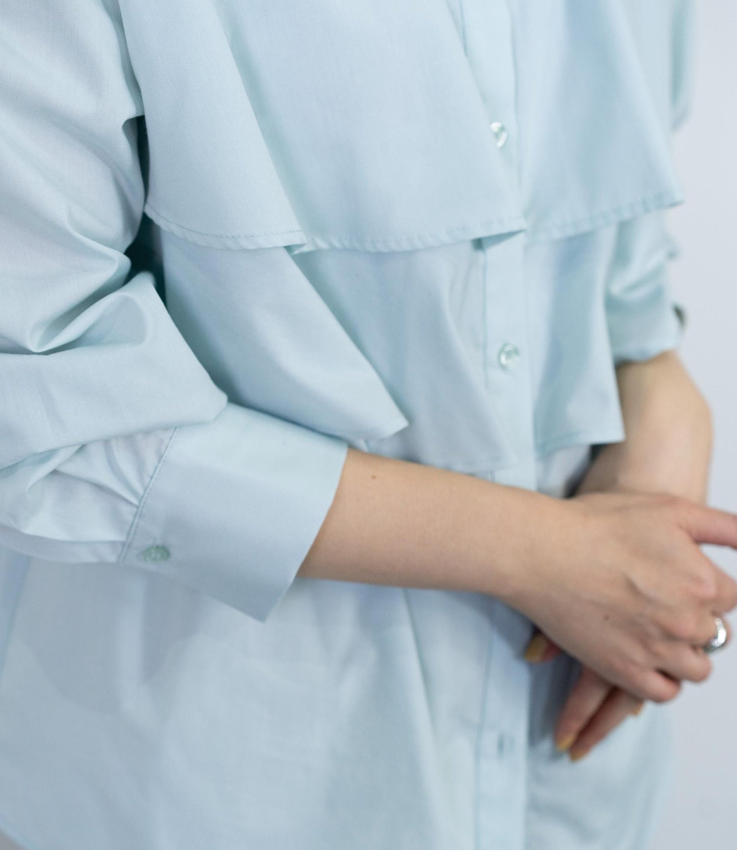 レイヤードライクダブルフリルシャツ