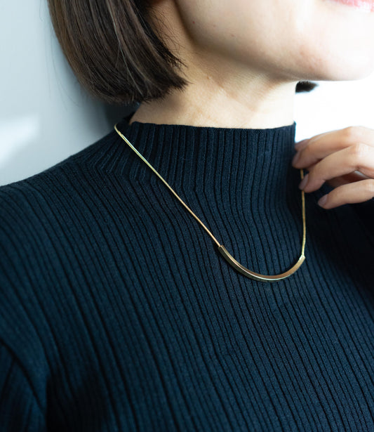 カーブバーモチーフネックレス