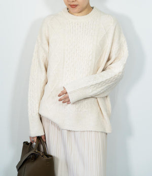 ケーブルニット