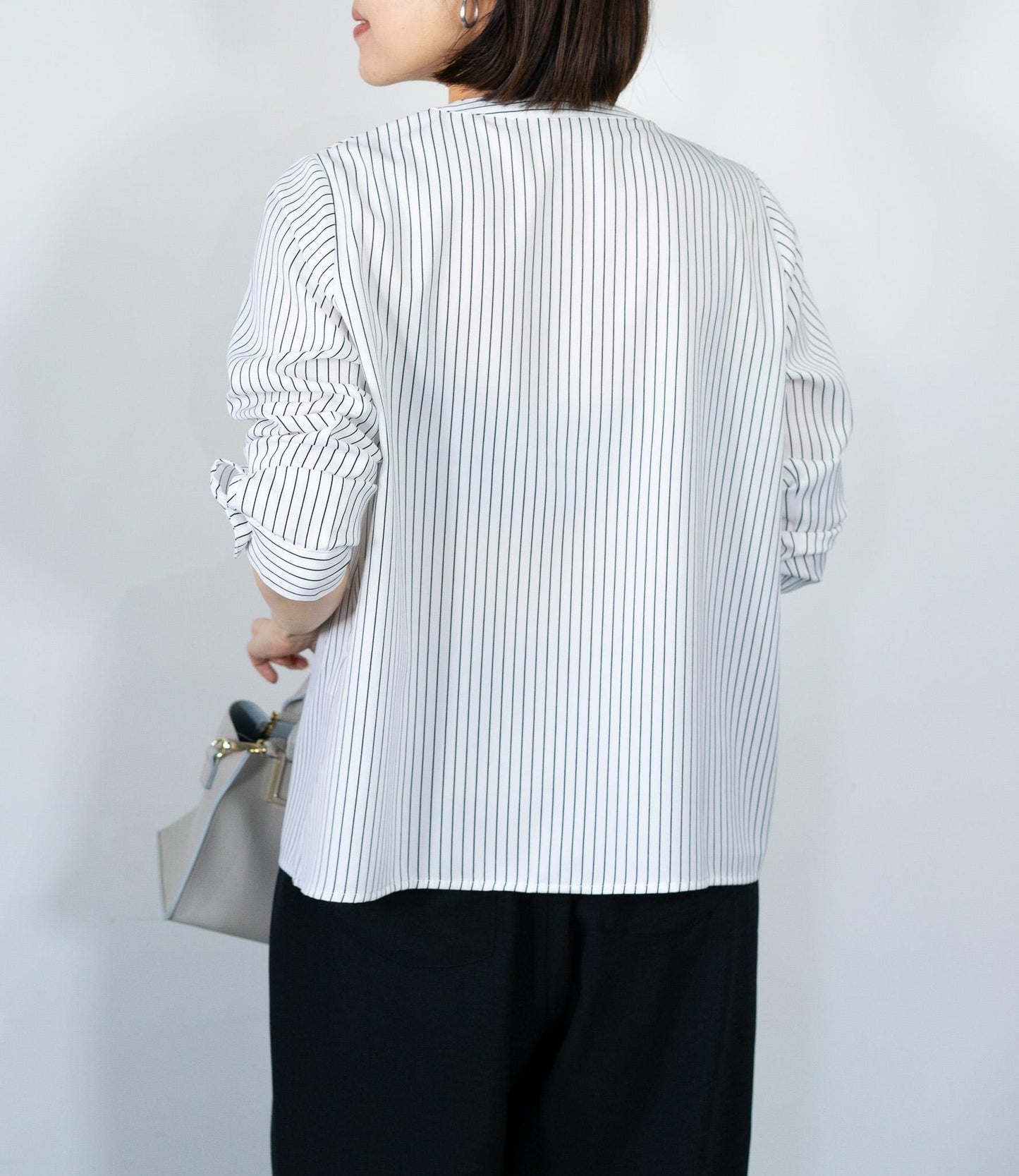 綺麗めストライプフリルタイブラウス