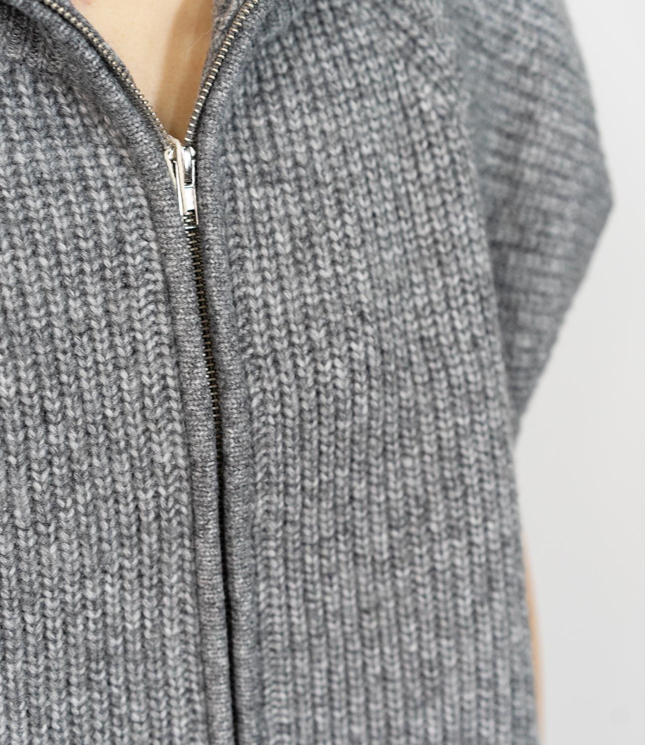 ラグランハイネックニット