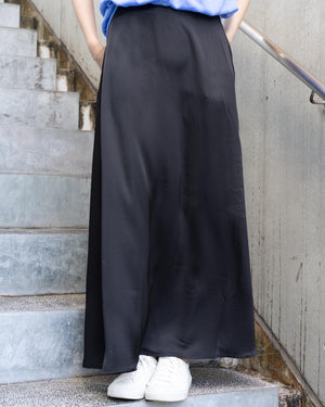 微光沢サテンナロースカート