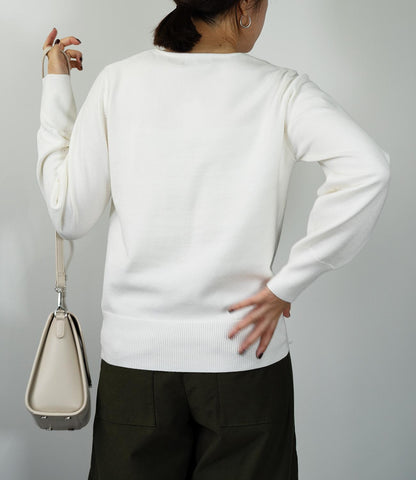 コンパクトVネックニット