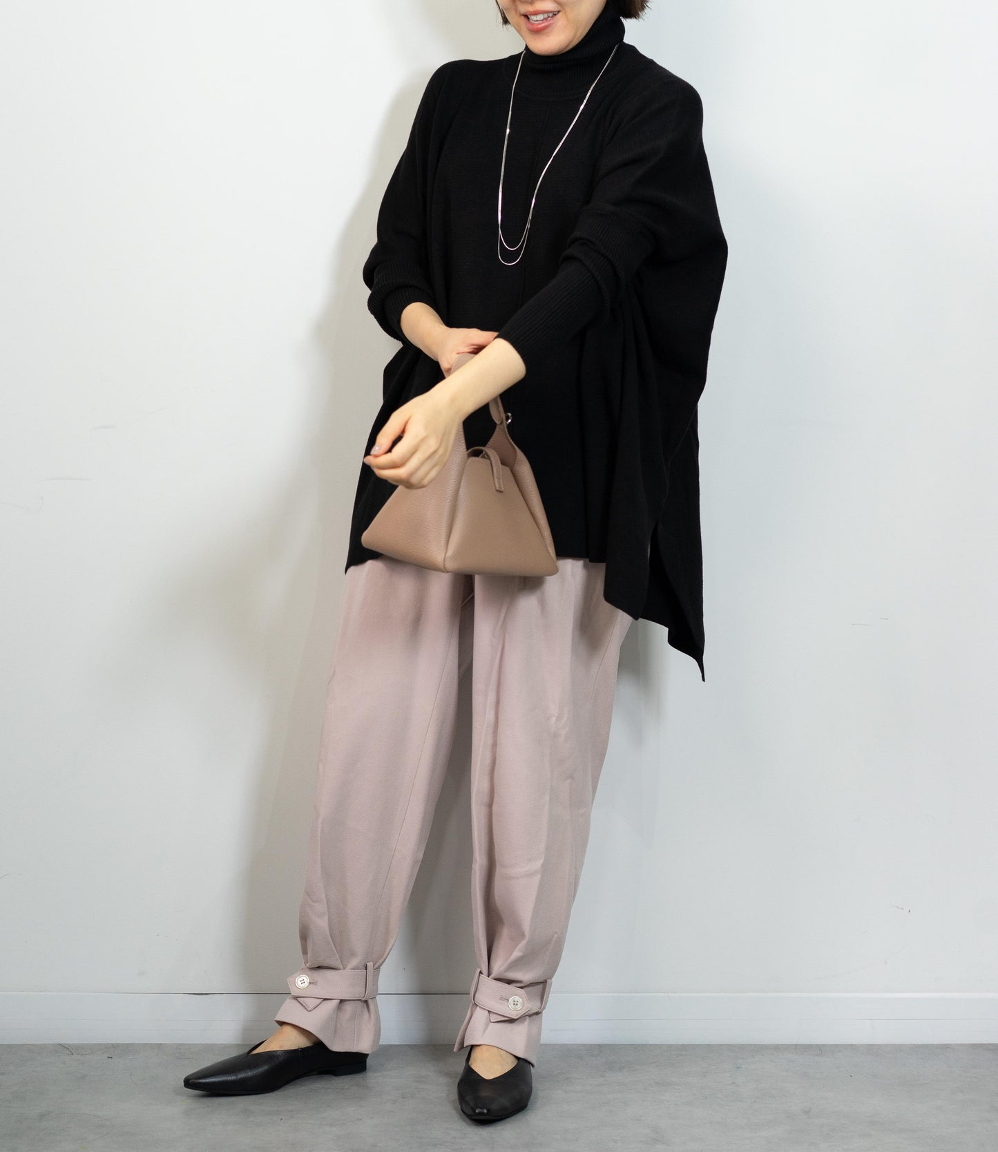 ハイネックポンチョニット