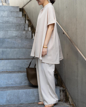 バックティアードバンドカラー半袖ブラウス