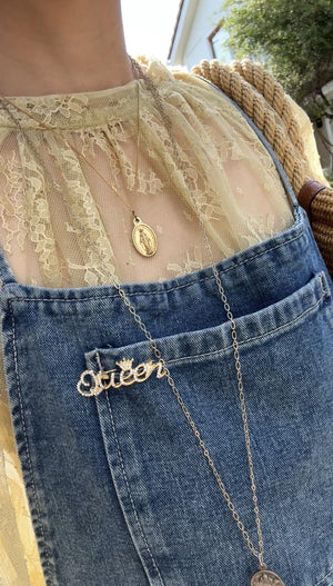 Queenロゴブローチ