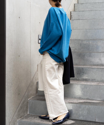 ボートネックニット