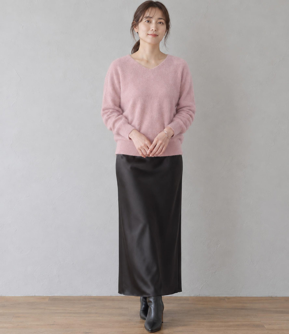 ウールカシミアホールガーメントVネックニット