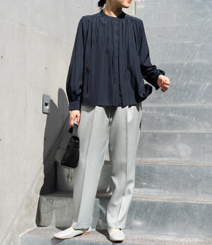 パウダーサテンギャザーブラウス