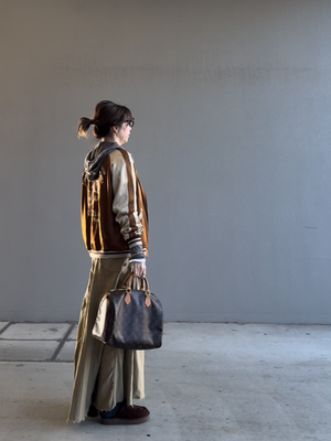 アンゴラルーズフィットフーディ