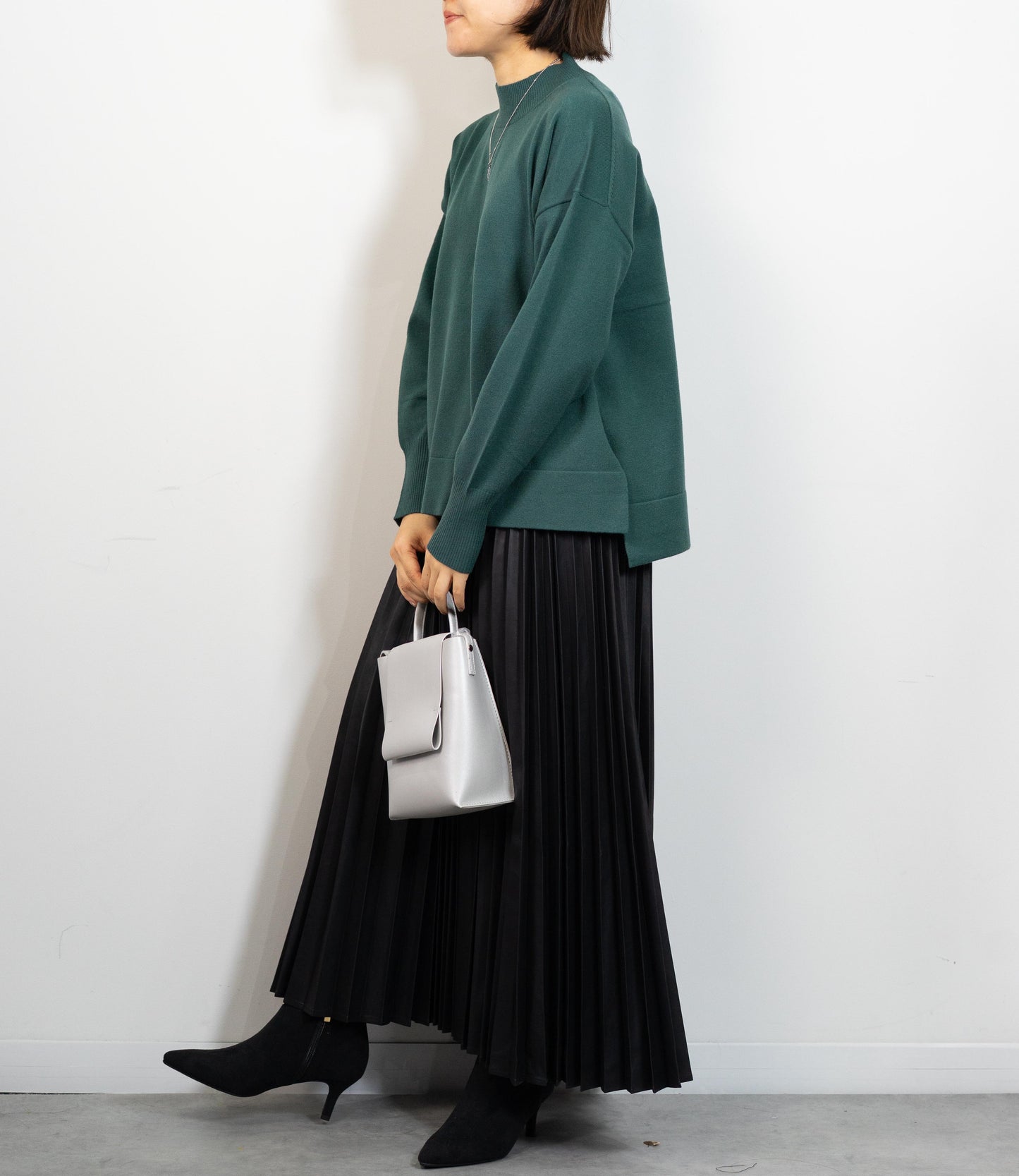 ハイネックスクエアニット