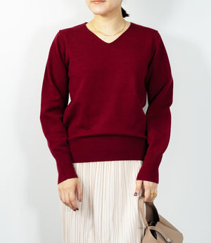 コンパクトVネックニット