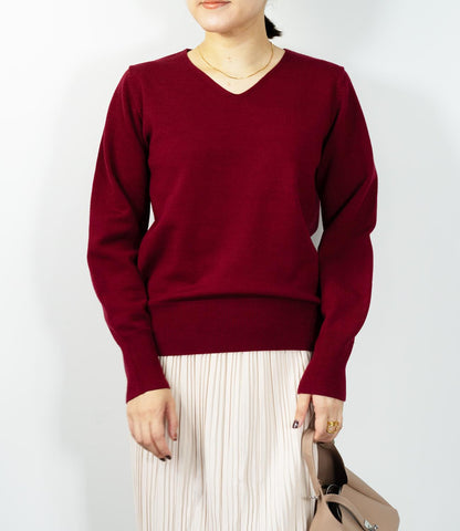 コンパクトVネックニット