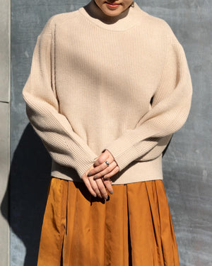 ハイネックボリュームスリーブニット