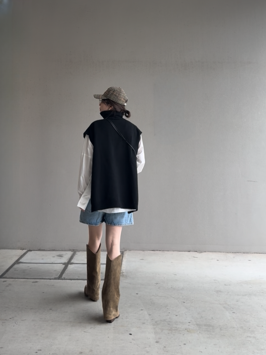 タートルネックスリットベスト