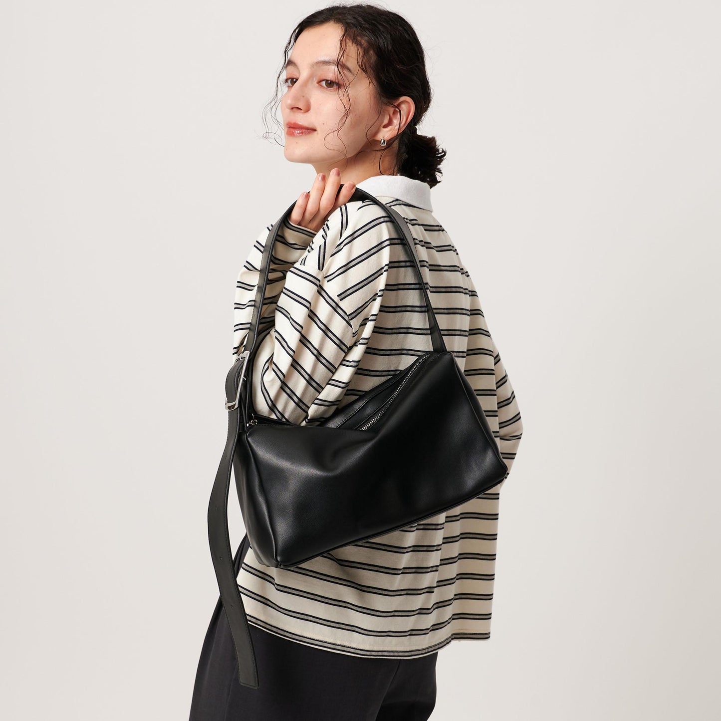 スクエア ビッグバックル ショルダーバッグ