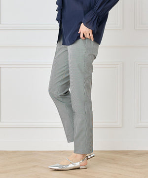 美脚テーパードパンツ