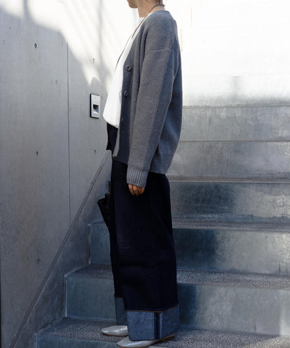 Vネックカーディガン