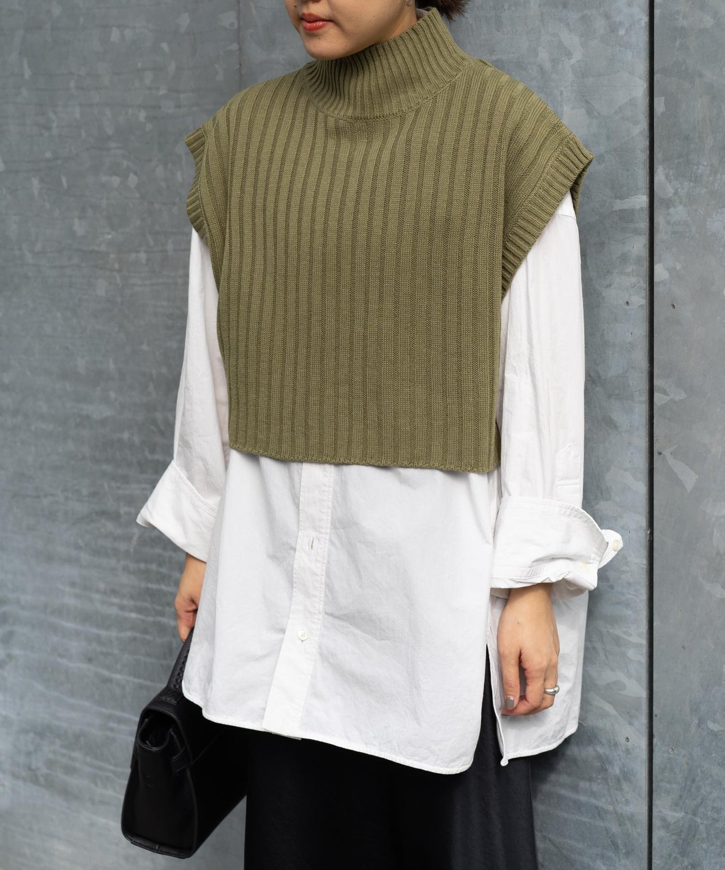 ワイドリブハイネックショートベスト