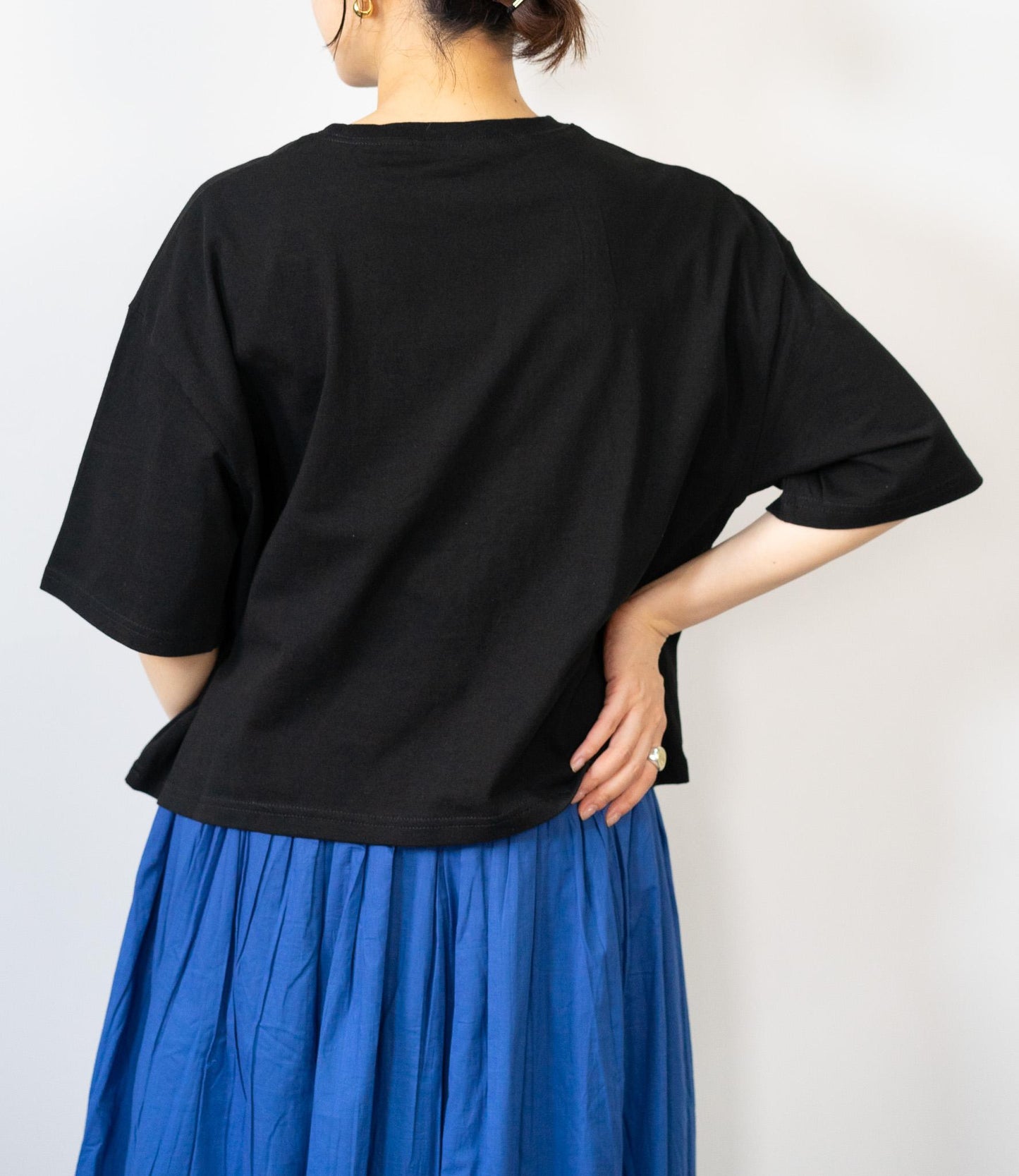 エンブロイダリークロップドTシャツ