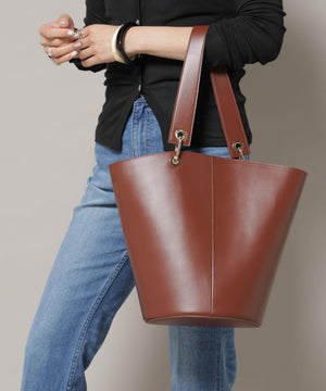 アシンメトリーハンドルバケツトート