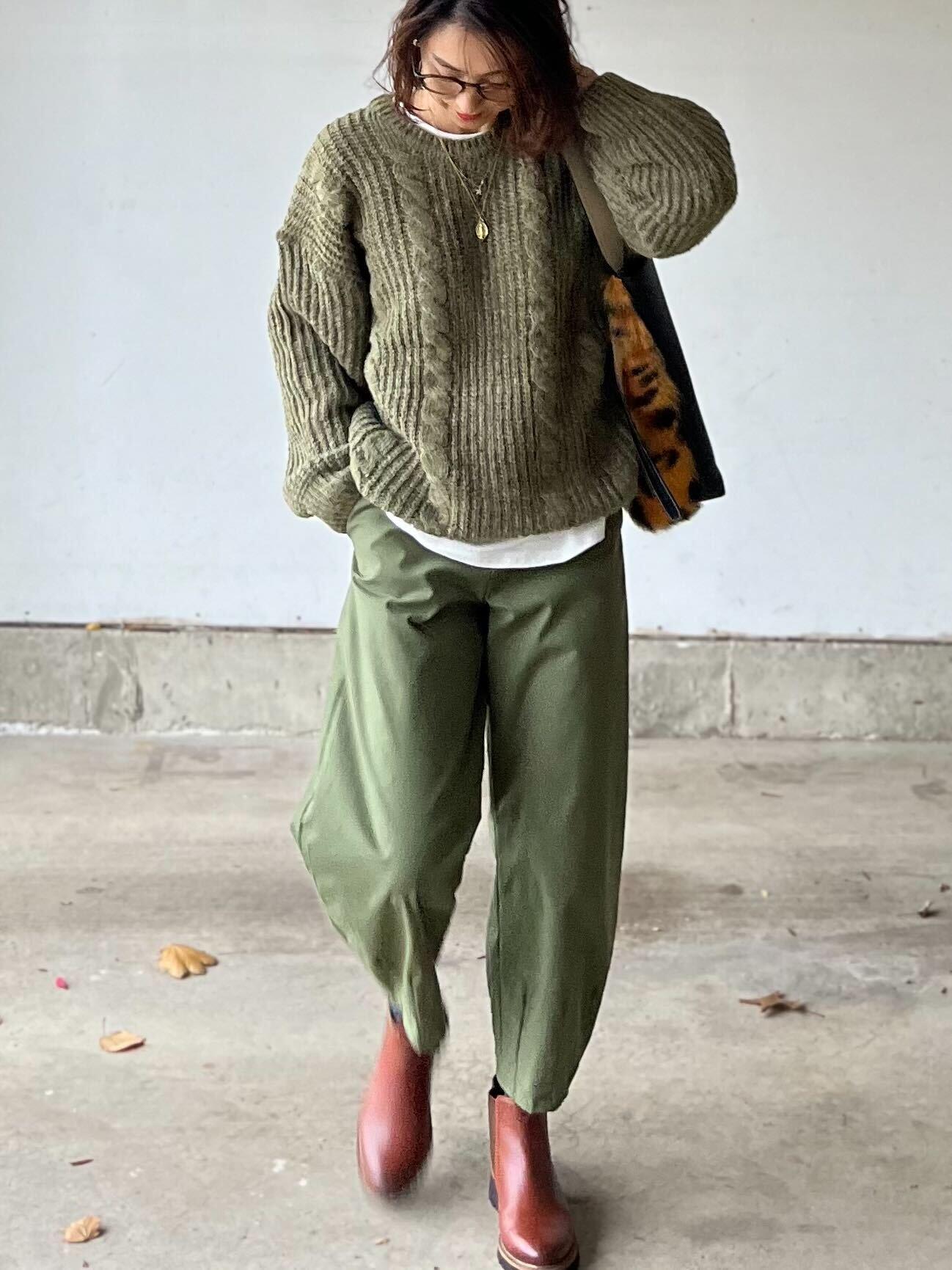 ケーブル編みカーキニット