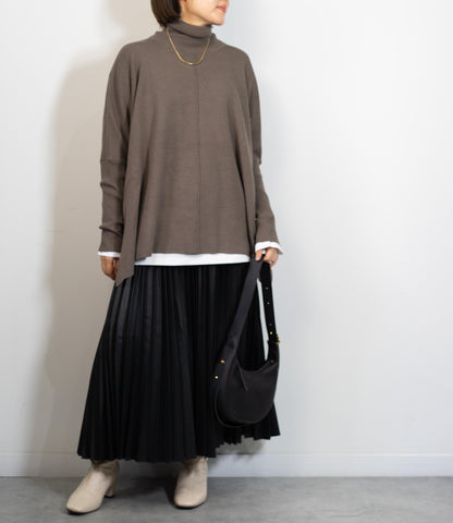 ハイネックポンチョニット