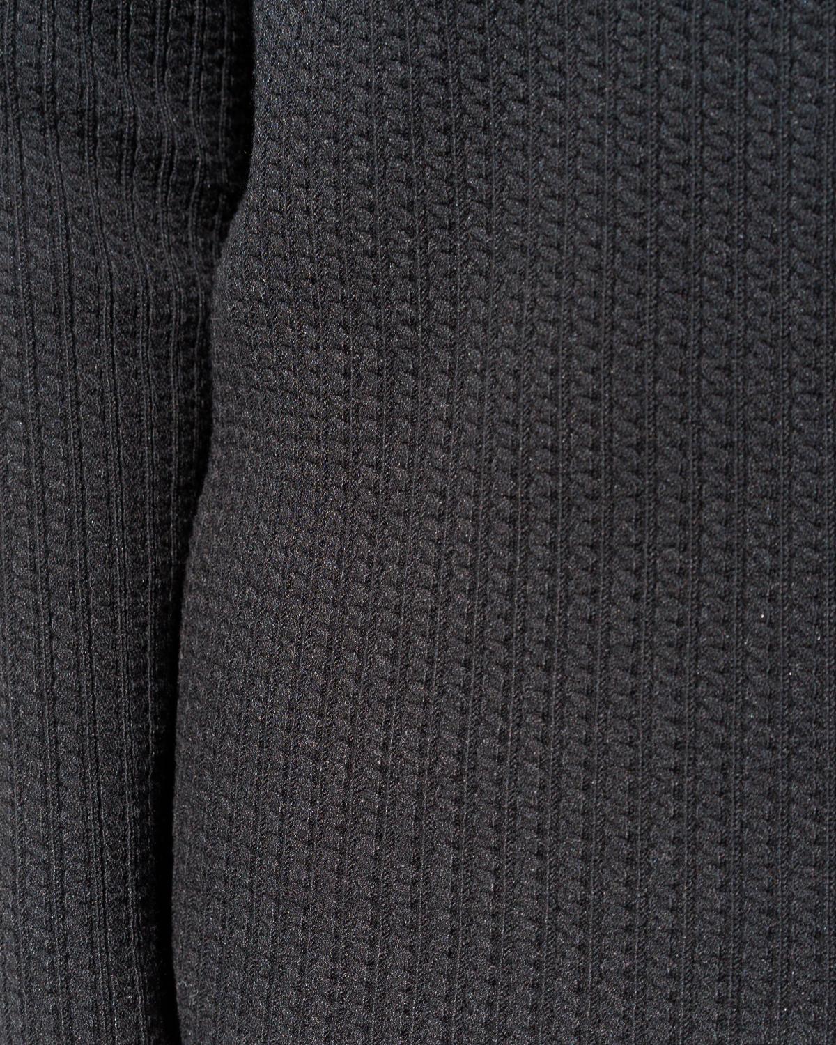 ケーブル柄ボトルネックニット