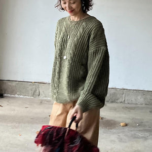 ケーブル編みカーキニット