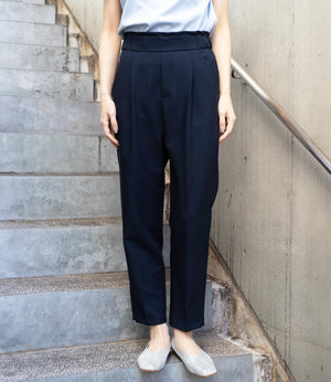 ウエストフリルストレッチテーパードパンツ