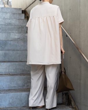 バックティアードバンドカラー半袖ブラウス