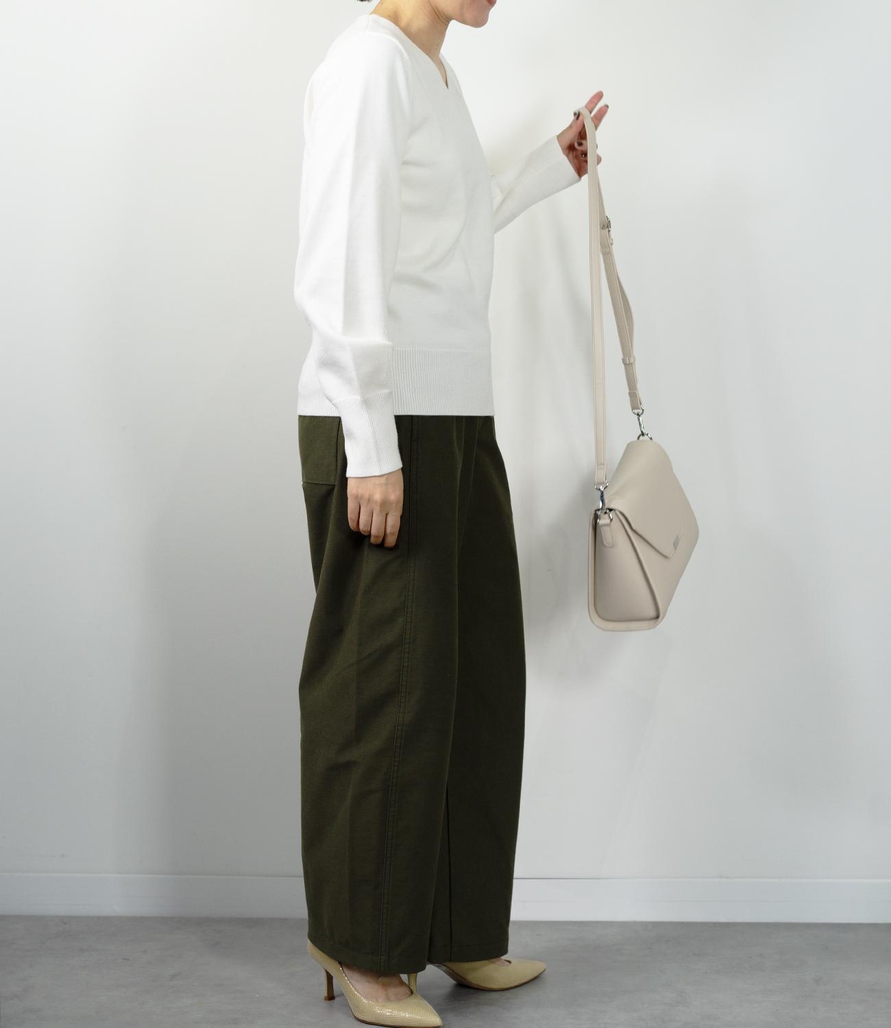 コンパクトVネックニット