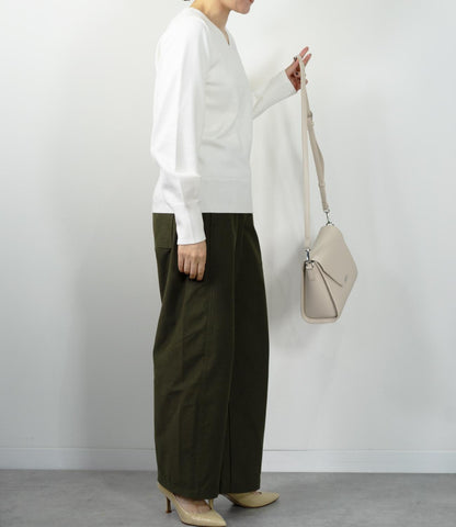 コンパクトVネックニット