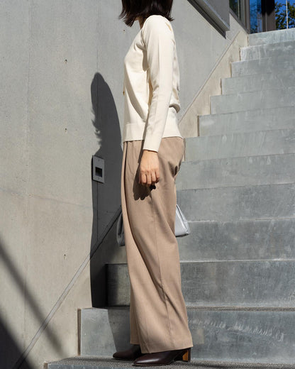 クルーネックストレートニット