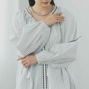 エンブロイダリーエアリーブラウス