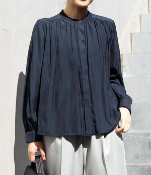 パウダーサテンギャザーブラウス