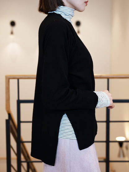 パールボタンVネックカーディガン