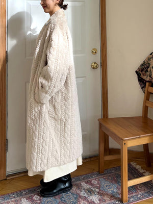 ケーブル編みエコファーロングコート