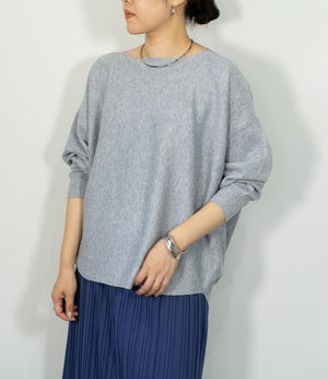 ボートネックニット