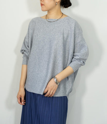 ボートネックニット