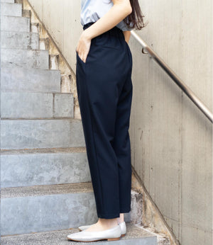ウエストフリルストレッチテーパードパンツ