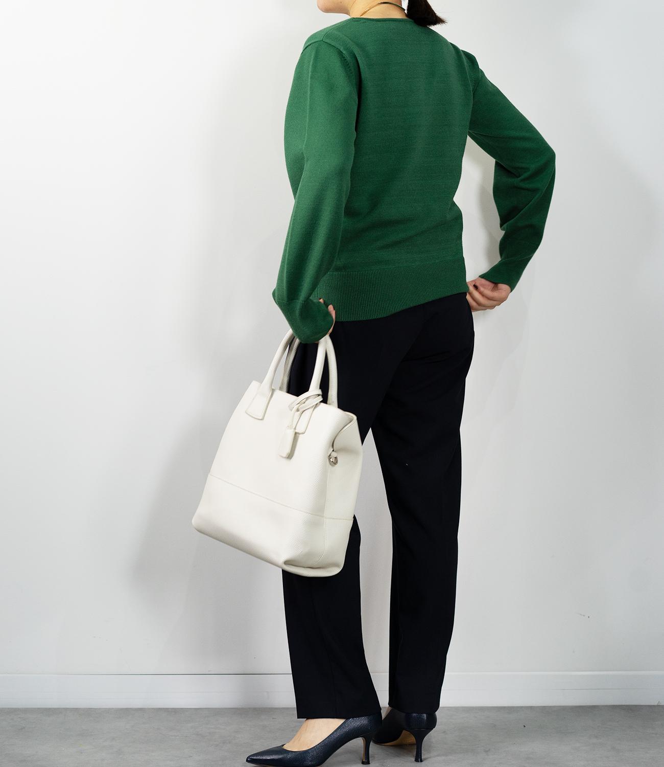 コンパクトVネックニット